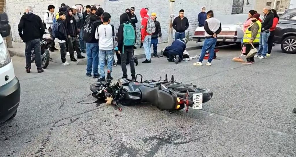 Accidente en Tlaquepaque: Tres alumnos del Conalep lesionados tras choque en moto
