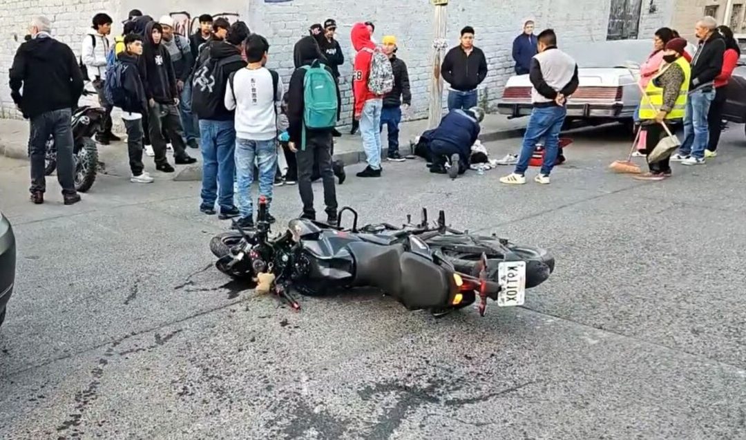 Accidente en Tlaquepaque: Tres alumnos del Conalep lesionados tras choque en moto