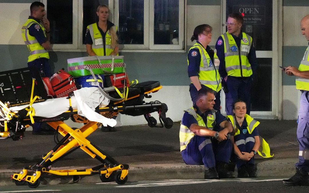 Padre e Hijo Investigados por Acto Terrorista Antisemitista que Causó 15 Muertos en Australia