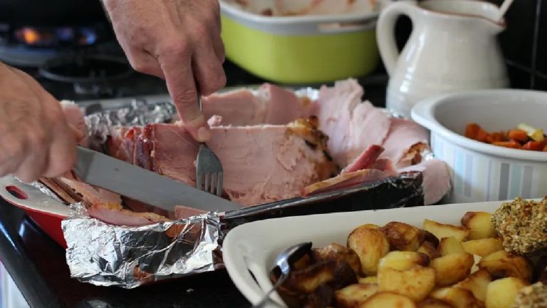 Laguneros Aumentan Hasta Cinco Kilos Durante la Temporada Navideña, Advierte Nutrióloga
