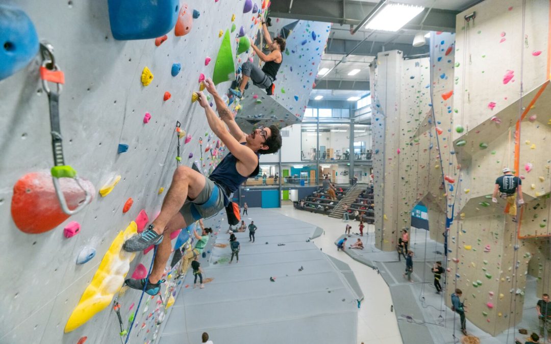 Movement enfrenta acusaciones de prácticas laborales injustas en gimnasios de escalada