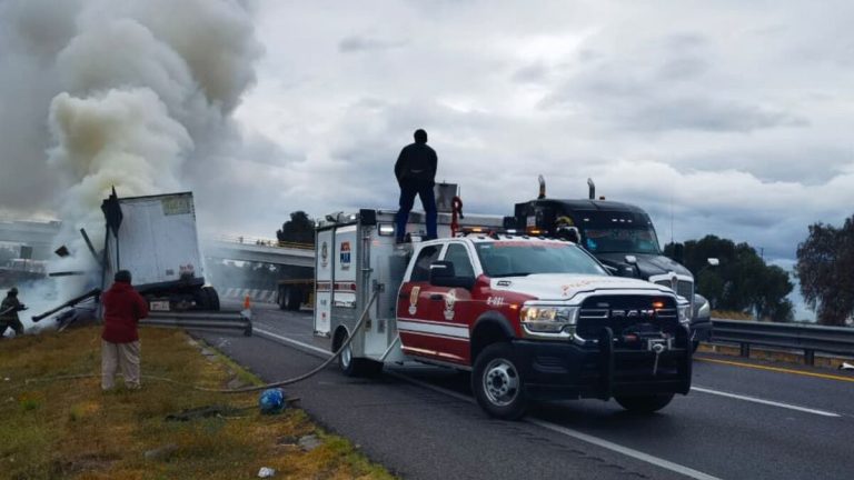Accidente de tráiler en Acolman: choque contra muro de contención en la autopista Ecatepec-Pirámides