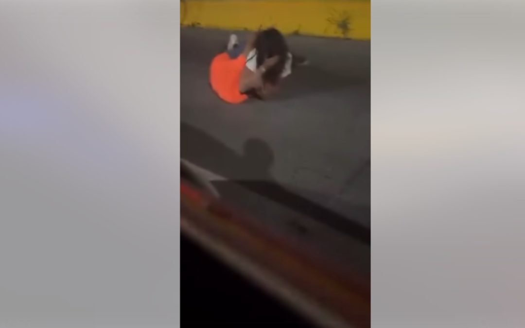 Video Viral: Automovilista Captura Pelea Pública en Plaza Patria, Zapopan