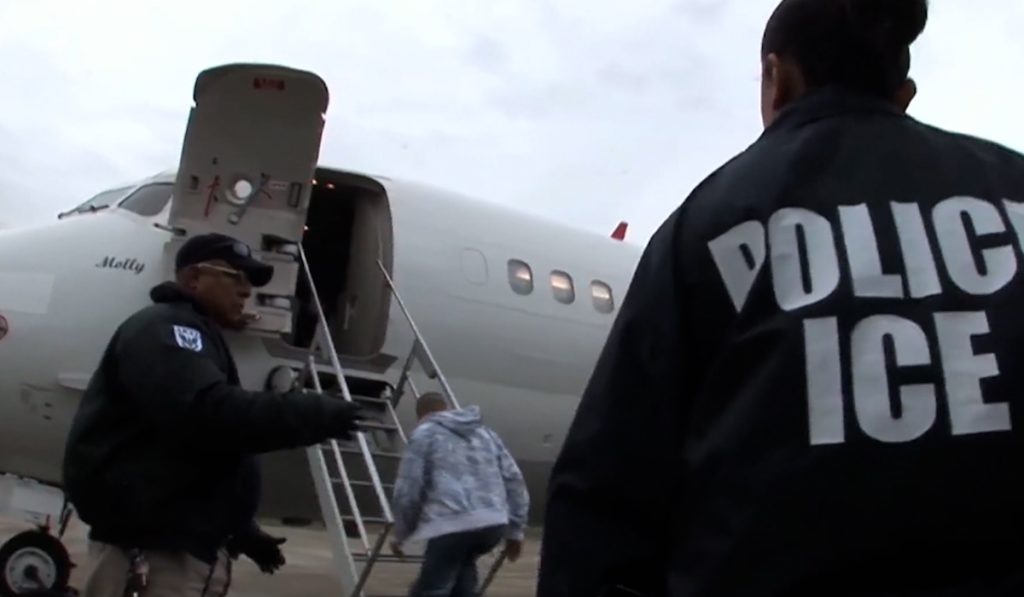 Controversia sobre la nueva campaña de auto deportación del DHS en San Diego