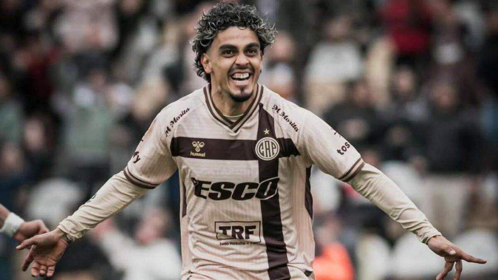 Fichaje Pumas: El Club Busca Asegurar a Ronaldo Martínez, Delantero Paraguayo