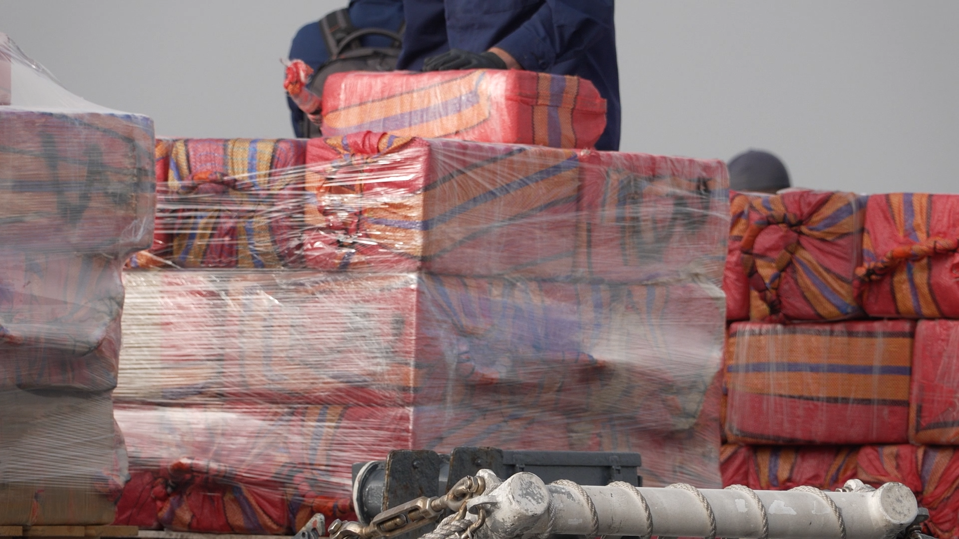 Incautaciones de Cocaína: Más de 27,000 Libras Descargadas por la Guardia Costera en el Pacífico