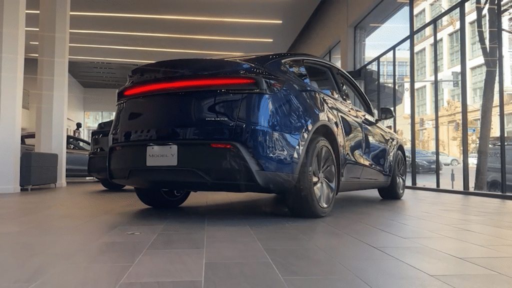 California Estudia Suspensión de Venta de Vehículos Tesla por el Término ‘Autopilot’