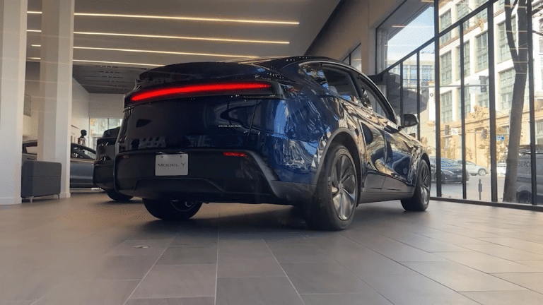 California Estudia Suspensión de Venta de Vehículos Tesla por el Término ‘Autopilot’