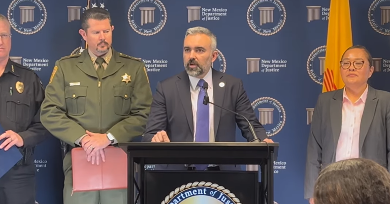 Nuevo México Refuerza la Estrategia para Rastrear Armas a través del Nuevo Centro de Inteligencia