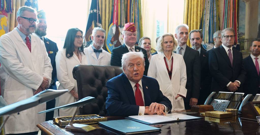 Trump Promulga Orden Ejecutiva sobre la Reclasificación de la Marihuana para Impulsar la Investigación Médica