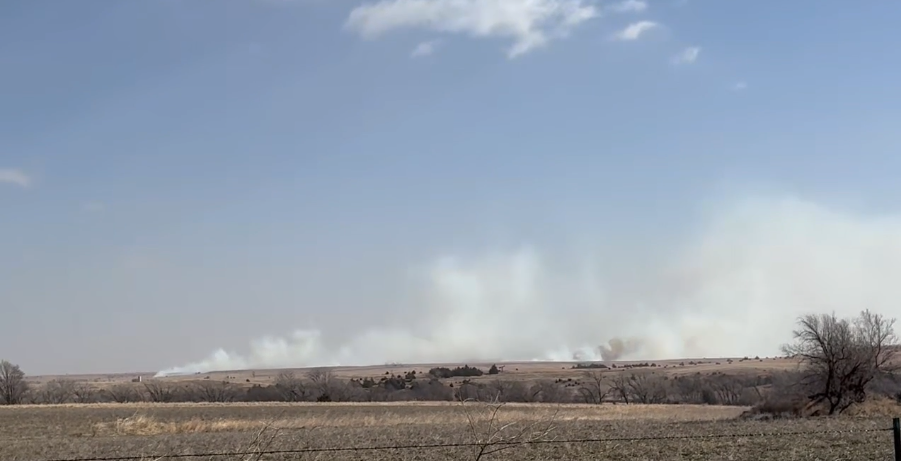 Incendio de gran magnitud en el condado de Reno provoca evacuaciones preventivas