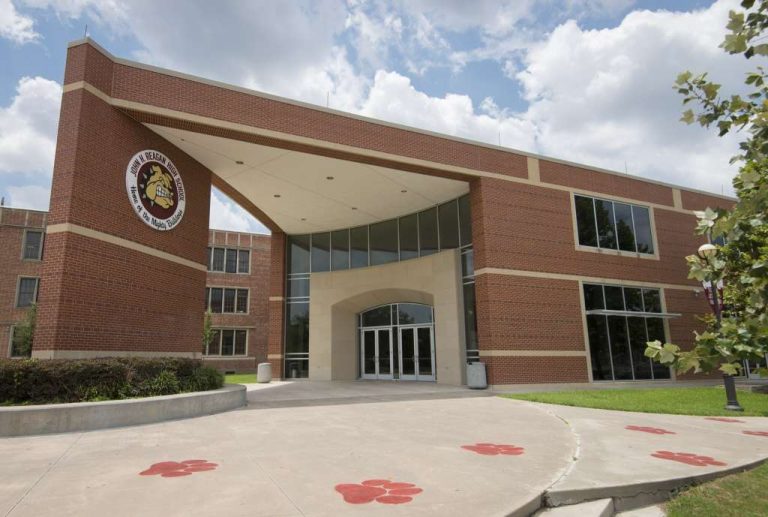 Mayor Presencia Policial en Heights High School Tras Amenaza Escolar