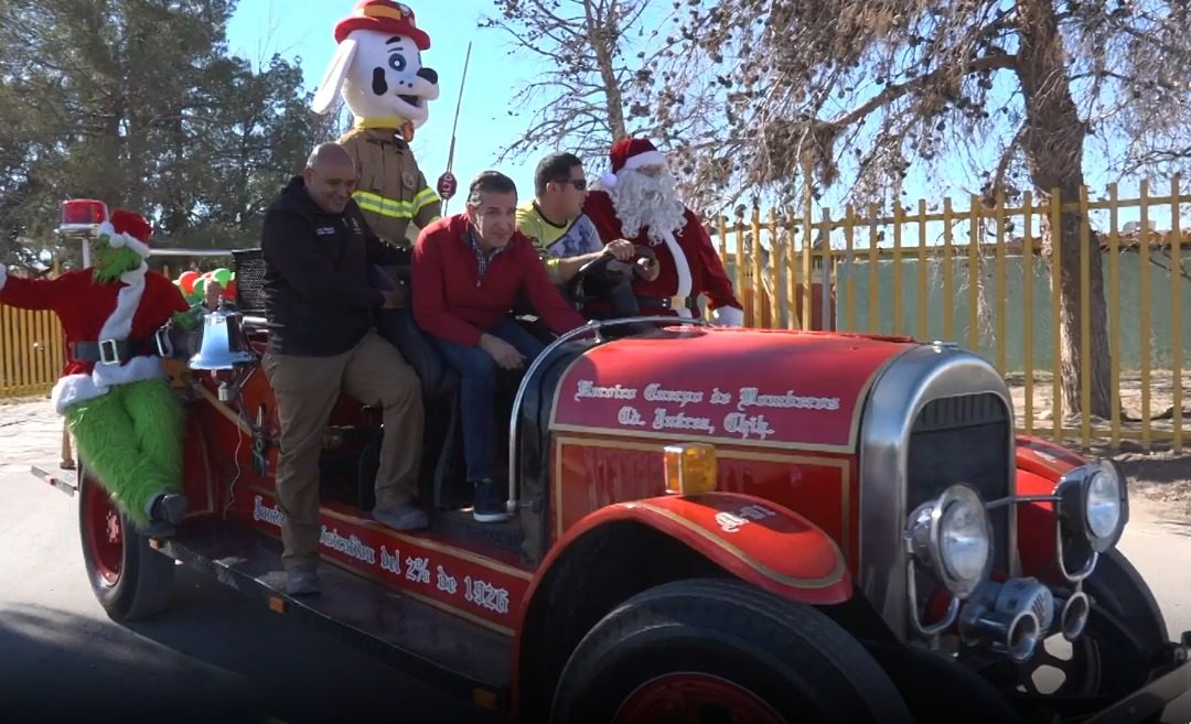 Ciudad Juárez Celebra la Tradición de Santa Claus Bombero en 2025