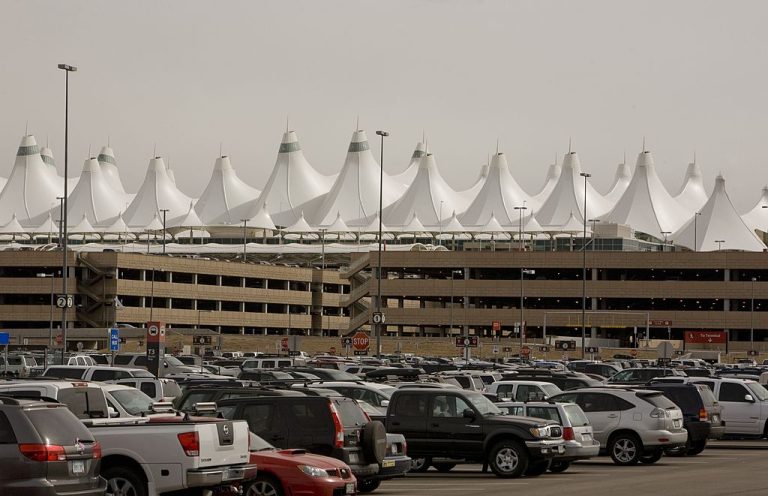 Vuelos retrasados en Denver: Fuertes vientos causan cancelaciones en DIA
