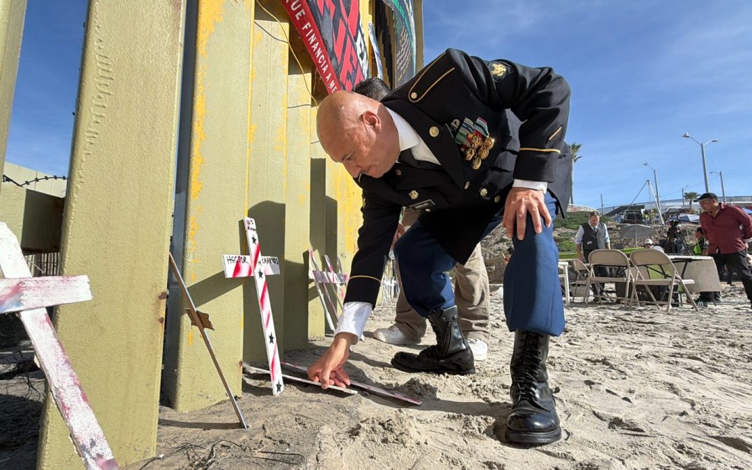 Conmemoración del Día Internacional del Migrante: Cruces en el Muro Fronterizo y Historias de Deportación