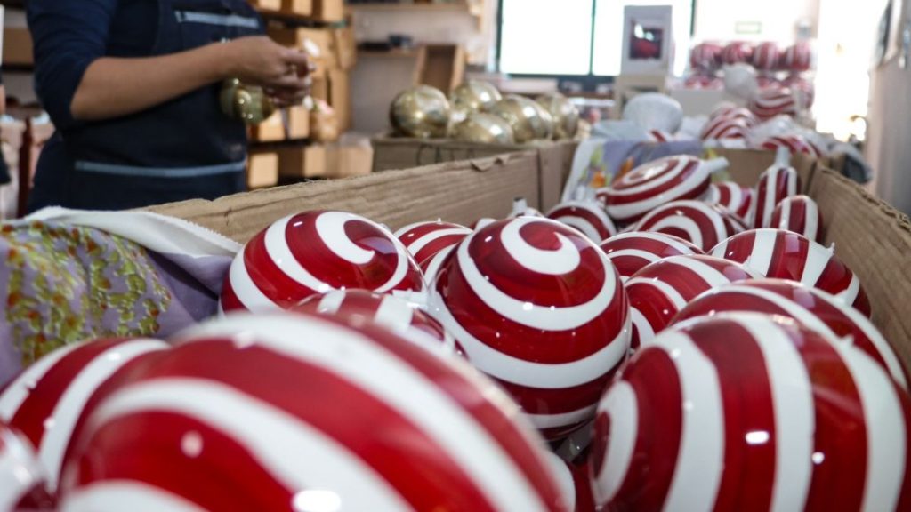 Maestros de Chignahuapan: Protegiendo el Arte Tradicional de las Esferas contra la Piratería
