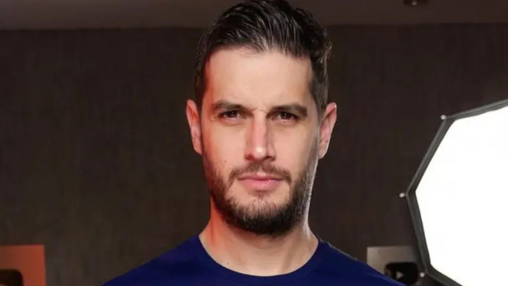 Adrián Marcelo: Aceptando su Psicopatía y Sociopatía en el Camino de la Salud Mental