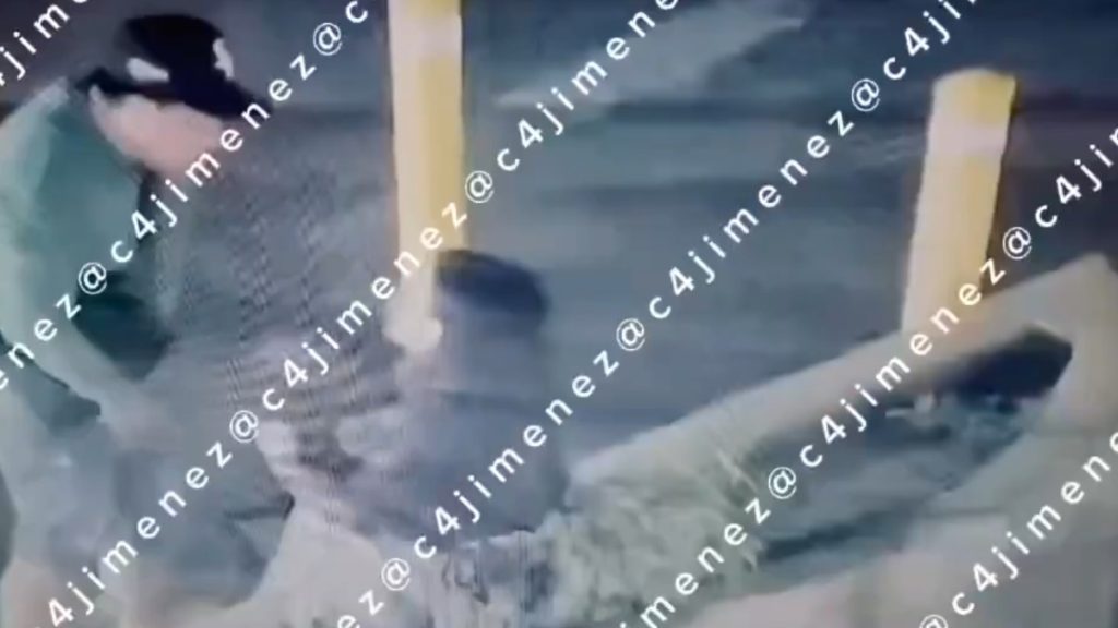 Omar, presunto policía federal, agrede a su novia y confronta a joven que lo denuncia