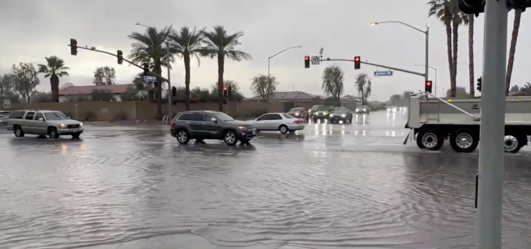 Alerta de Inundaciones en el Valle de Coachella Debido a una Tormenta Fuerte