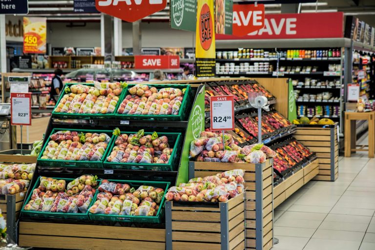 Qué Abre y Qué Cierra en Navidad en EE. UU.: Guía para Planificar tus Compras y Servicios