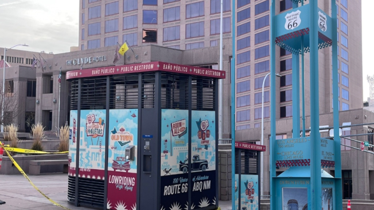 Llega el Portland Loo a Civic Plaza: ¡Nuevos baños públicos en Albuquerque!