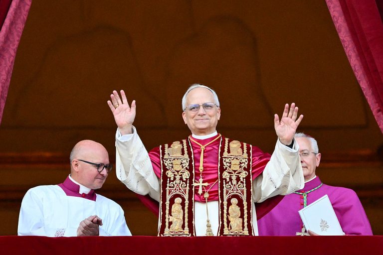 Papa León XIV Llama a Combatir la Indiferencia en su Mensaje de Navidad