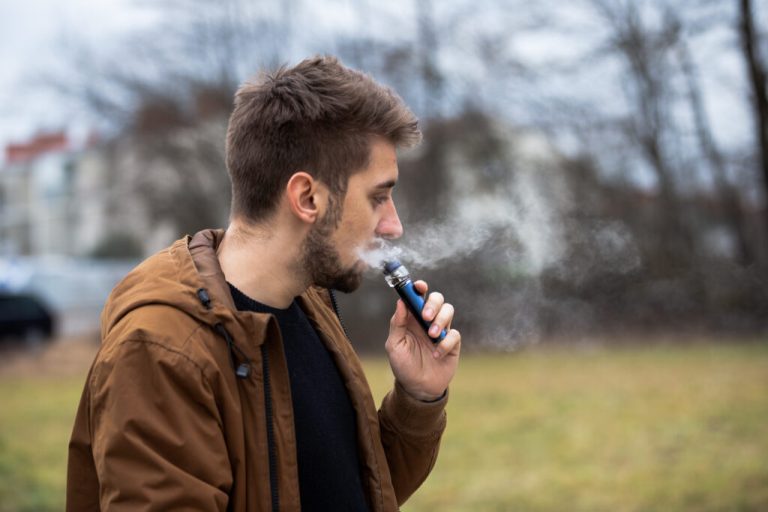 Aumento Alarmante del Vapeo Juvenil en Escuelas Intermedias de Colorado: Una Emergencia de Salud
