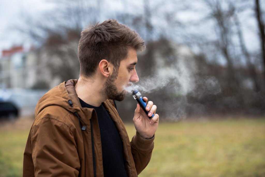 Aumento Alarmante del Vapeo Juvenil en Escuelas Intermedias de Colorado: Una Emergencia de Salud