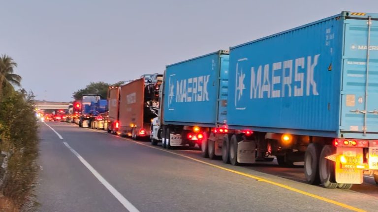 Cierre total de la Autopista Siglo XXI: Crisis en el transporte de carga y el Puerto Lázaro Cárdenas, Michoacán