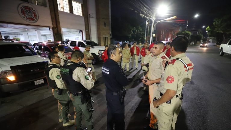 Bomberos de Guadalajara y Zapopan Combaten 45 Fogatas Durante el Año Nuevo