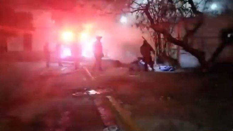 Incendio en Monterrey: Tienda de Abarrotes Consume Llamas y Moviliza Rescatistas