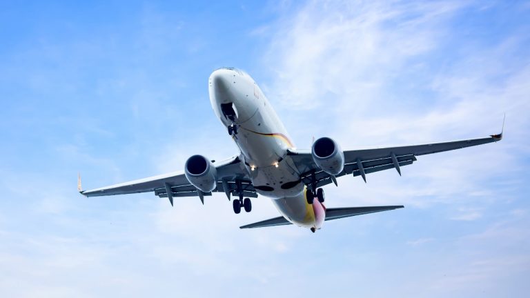 Desvío del vuelo Madrid-Monterrey a Canadá por la muerte de un pasajero