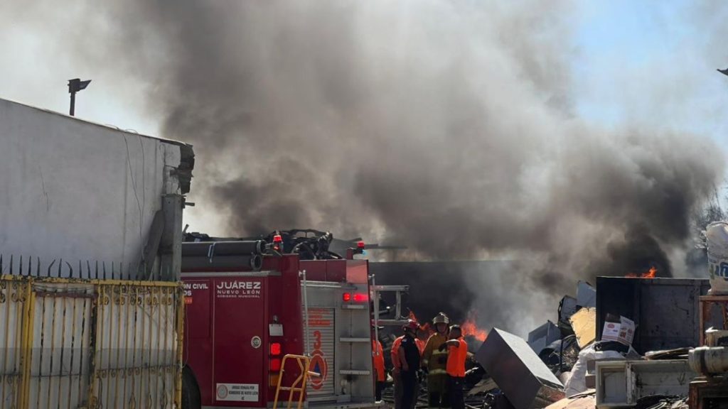 Incendio en Juárez: Cuerpos de Rescate Mobilizados en Empresa Recicladora de Nuevo León