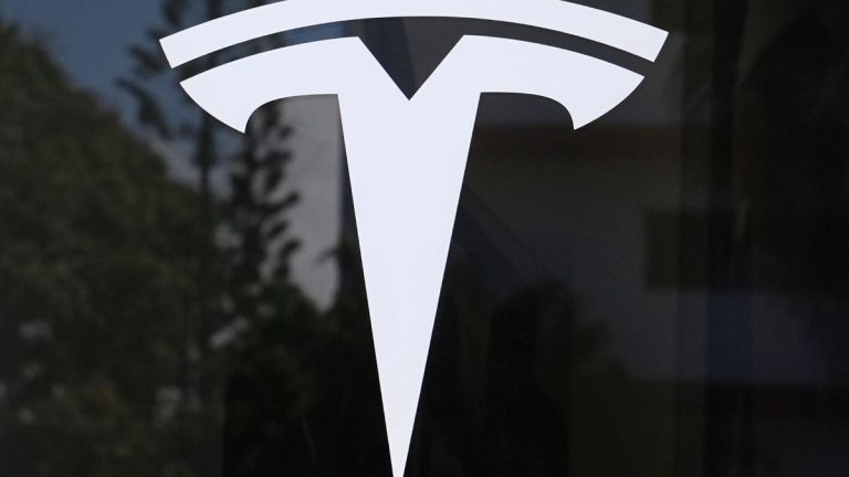 Tesla Pierde el Trono Global de Vehículos Eléctricos Debido a Caída en Ventas en 2025