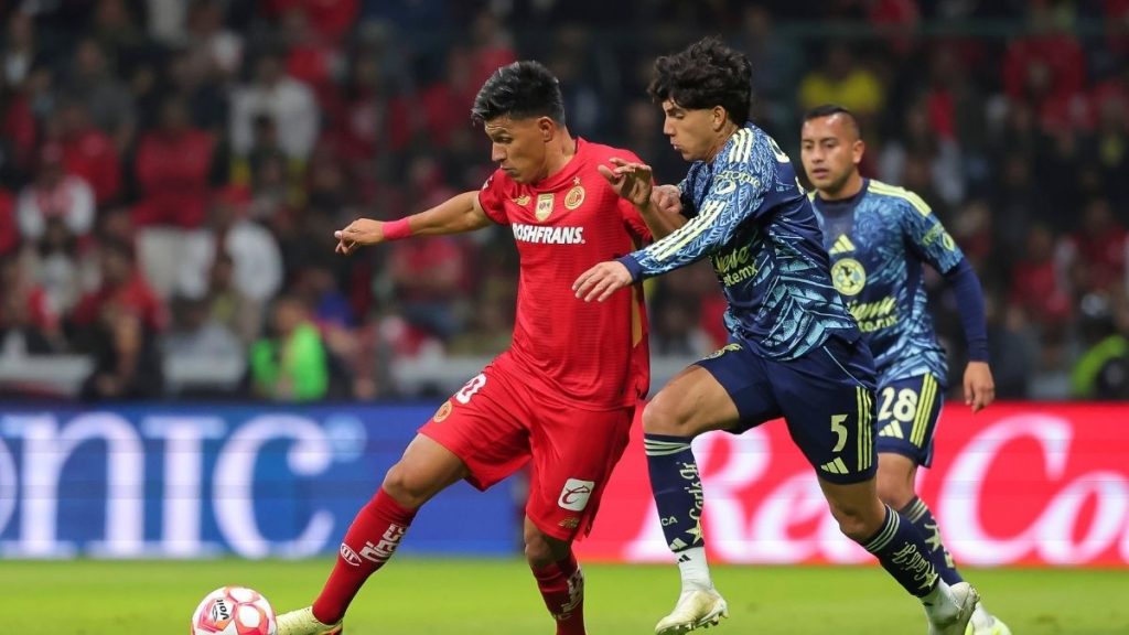 ¿Se Despide Kevin Álvarez? América y Toluca Negocian un Intercambio para Reforzar la Lateral Derecha