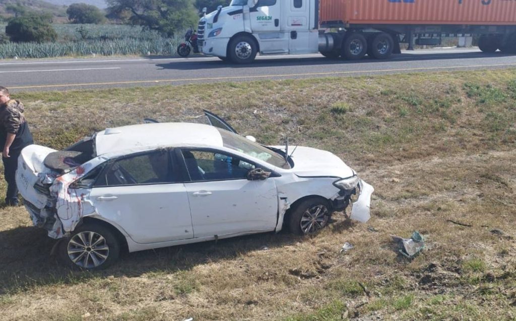 Accidente en Michoacán: Volcadura en la Autopista Deja Múltiples Heridos de Gravedad