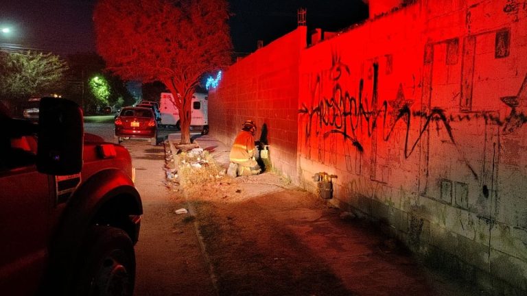 Caos en Torreón: Hombre Incendia Medidores de Gas y Vehículos