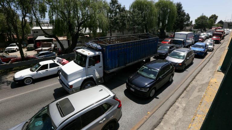 Hoy No Circula: Descubre qué Autos Descansan en CdMx y Edomex el 4 de Enero de 2026