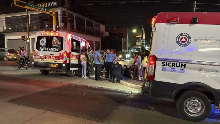 Accidente de motocicletas en el bulevar San Juan Bosco deja cinco heridos en León