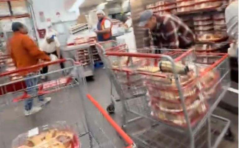 Compradores Compulsivos de Roscas Deslumbran en Costco Guadalajara