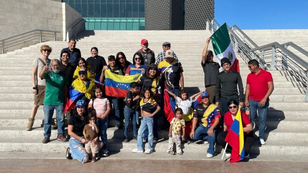 Celebración en Torreón: Venezolanos festejan la captura de Nicolás Maduro en la Plaza Mayor