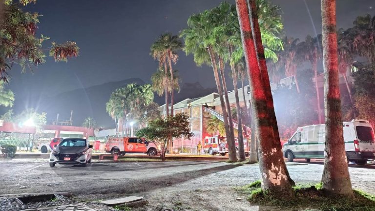 Movilización en Monterrey: Joven Escala el Edificio de la Clínica 26 del IMSS