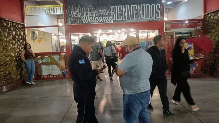 Torreón: Exempleado de supermercado se prende fuego tras sufrir crisis emocional