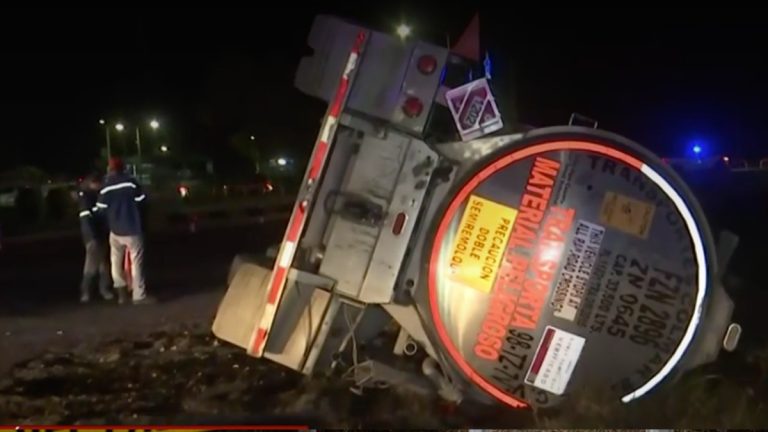 Impactante volcadura de pipa de diésel en Lerdo: Emergencias activadas para la limpieza de 33,000 litros