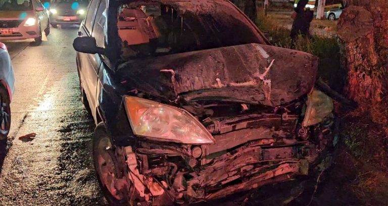 Accidente en Tonalá: Automóvil se Pasa el Alto y Provoca Incendio de Camioneta
