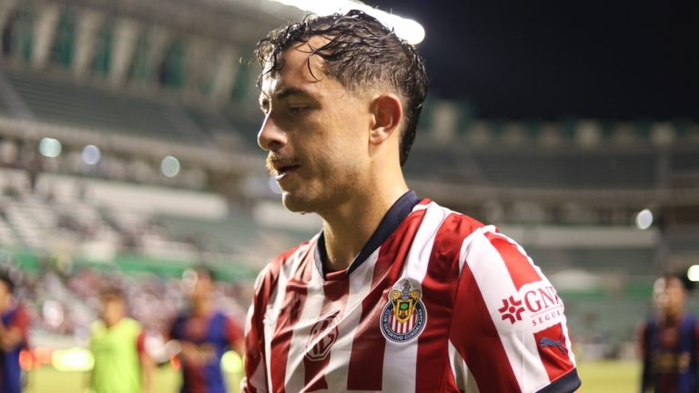 Chivas Confirma la Salida Oficial de Alan Mozo: Un Nuevo Capítulo en su Historia