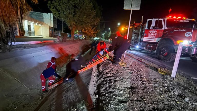 Motociclista Rescatado Tras Accidente en Canal de Riego en San Pedro