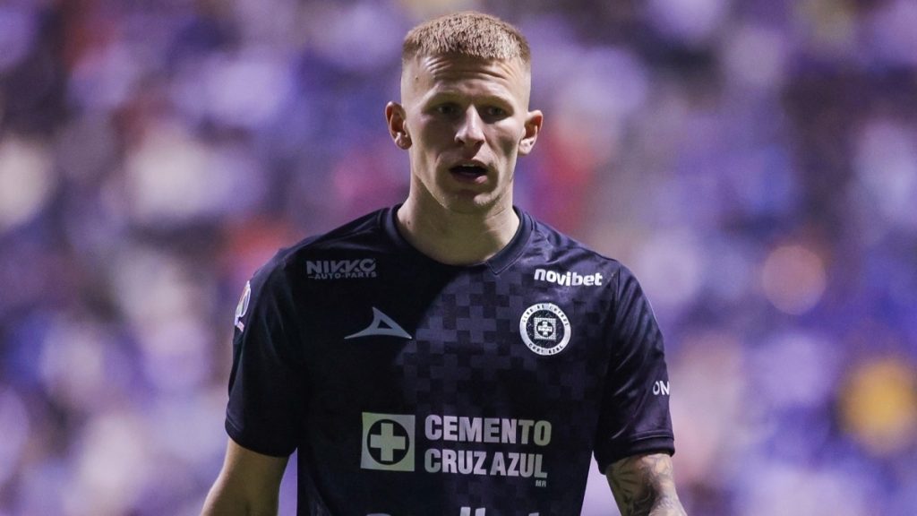 Houston Dynamo Busca a Mateusz Bogusz Mientras Cruz Azul Evalúa su Transferencia