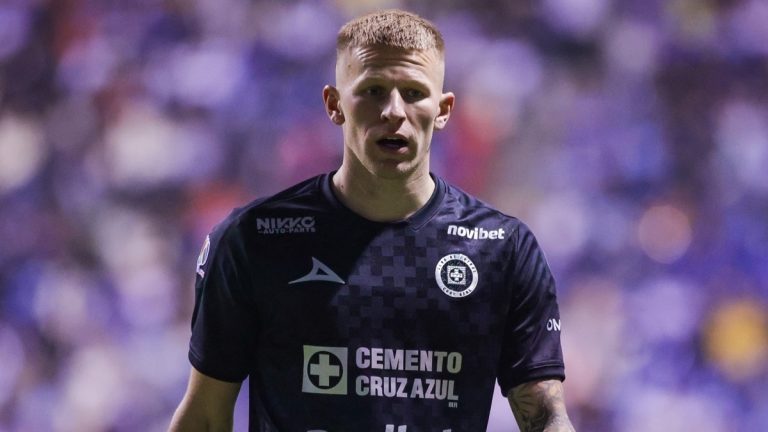 Houston Dynamo Busca a Mateusz Bogusz Mientras Cruz Azul Evalúa su Transferencia