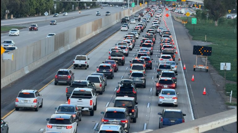 Impacto de las Obras Nocturnas en el Cruce Fronterizo de San Ysidro: Menos Vehículos en el Primer Día